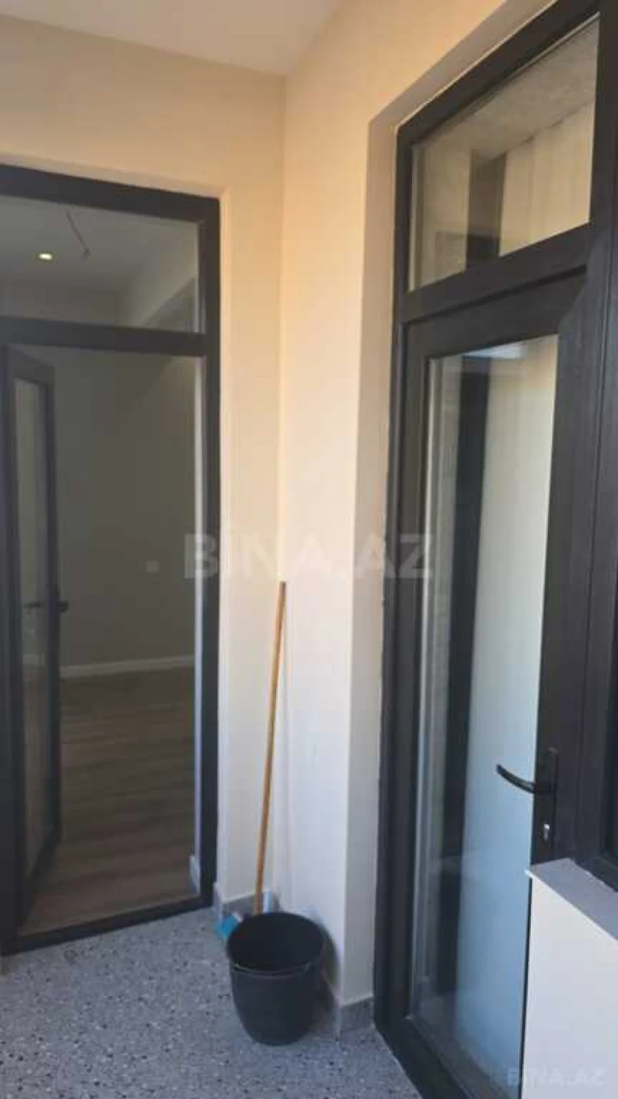 Satılır 2 otaqlı mənzil 74.5 m²