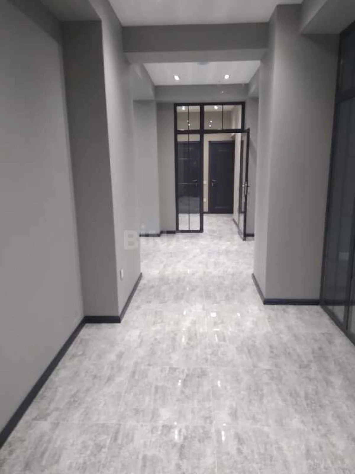 Kirayə verilir 7 otaqlı ofis 216 m²