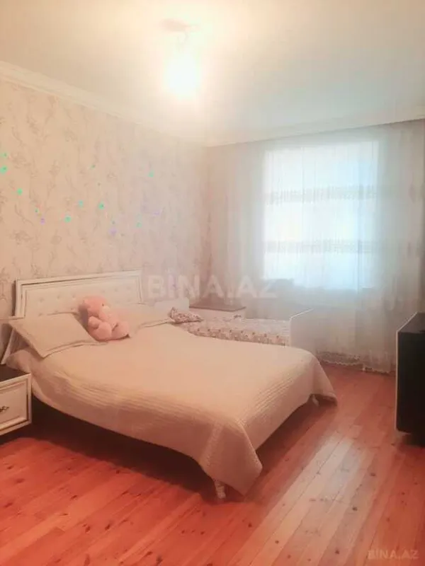 Satılır 4 otaqlı mənzil 147 m²