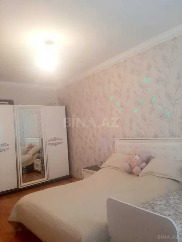 Satılır 4 otaqlı mənzil 147 m²
