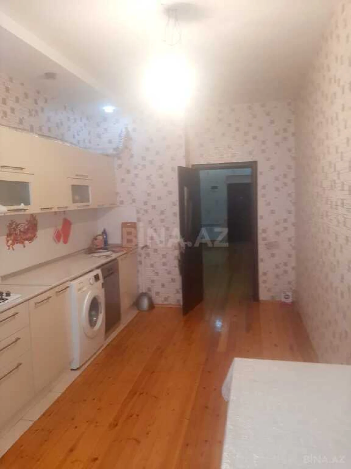 Satılır 4 otaqlı mənzil 147 m²