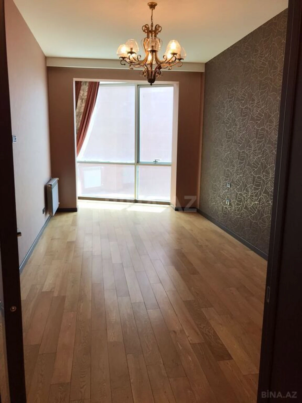 Satılır 4 otaqlı mənzil 176 m²