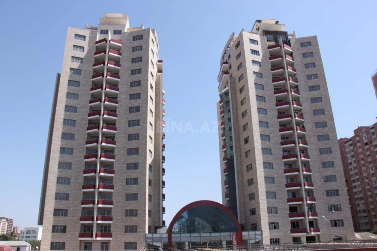 Satılır 4 otaqlı mənzil 176 m²