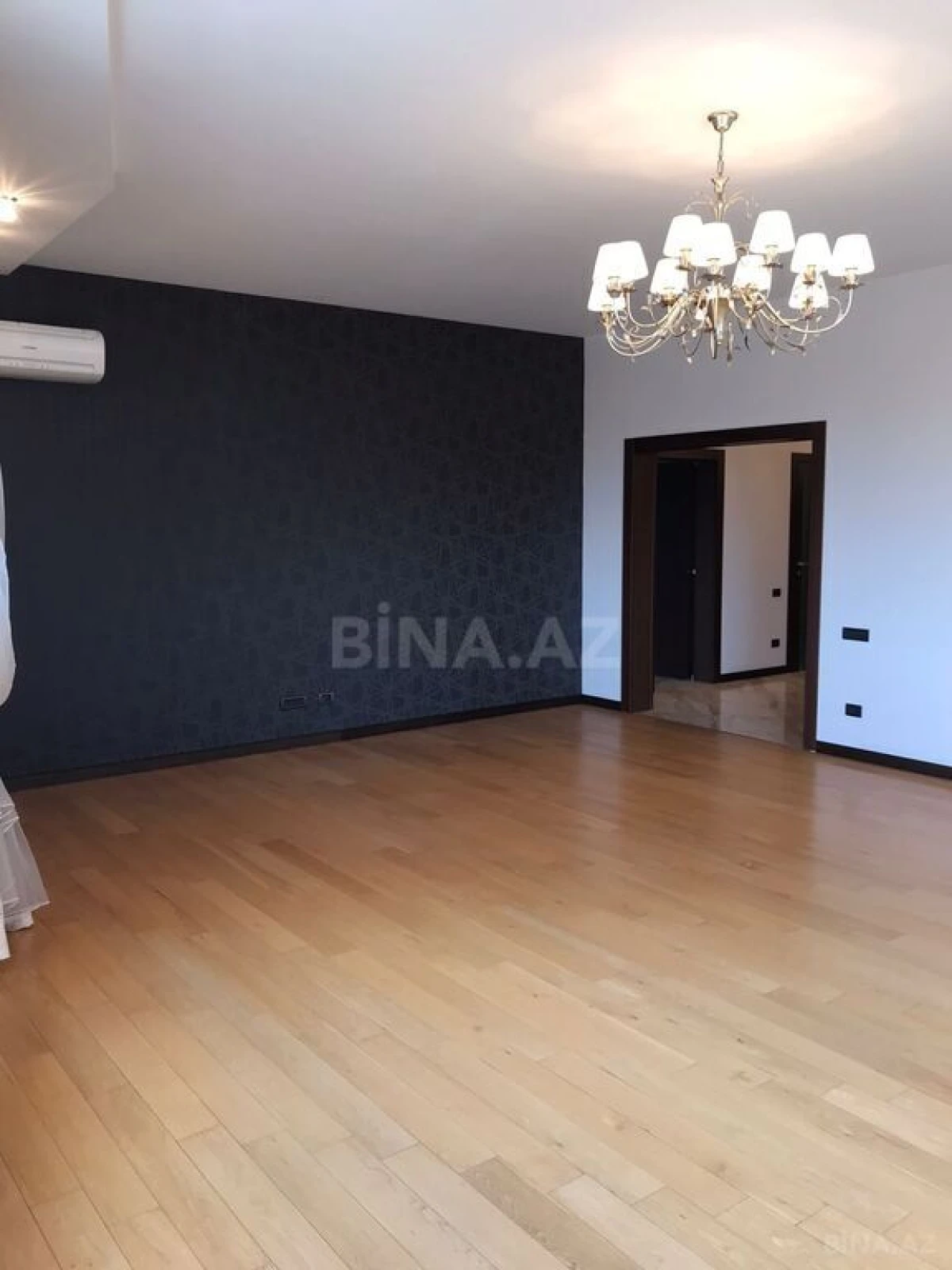Satılır 4 otaqlı mənzil 176 m²