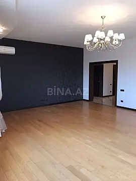 Satılır 4 otaqlı mənzil 176 m²