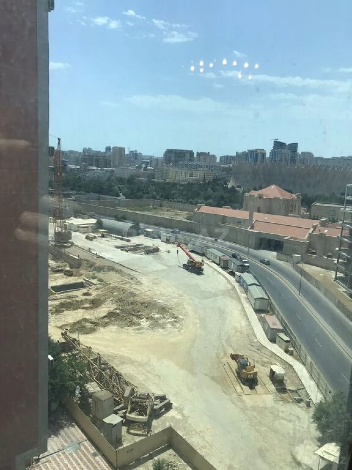 Satılır 4 otaqlı mənzil 176 m²