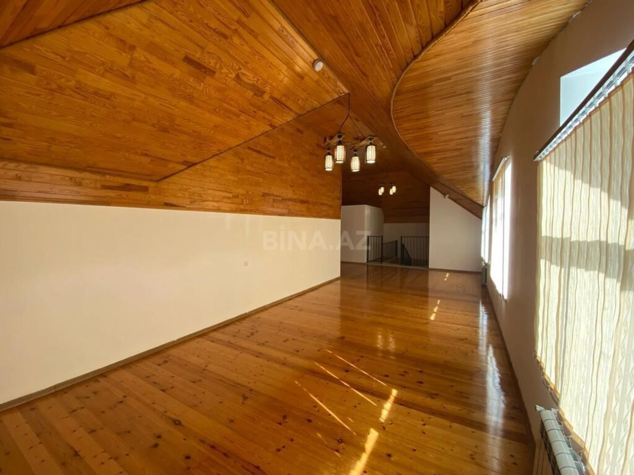 Satılır 8 otaqlı həyət evi 450 m²