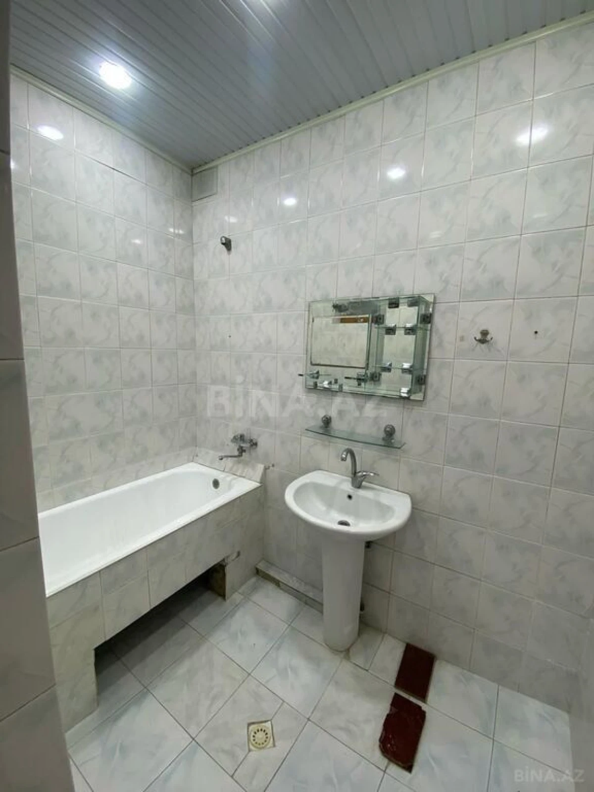 Satılır 8 otaqlı həyət evi 450 m²