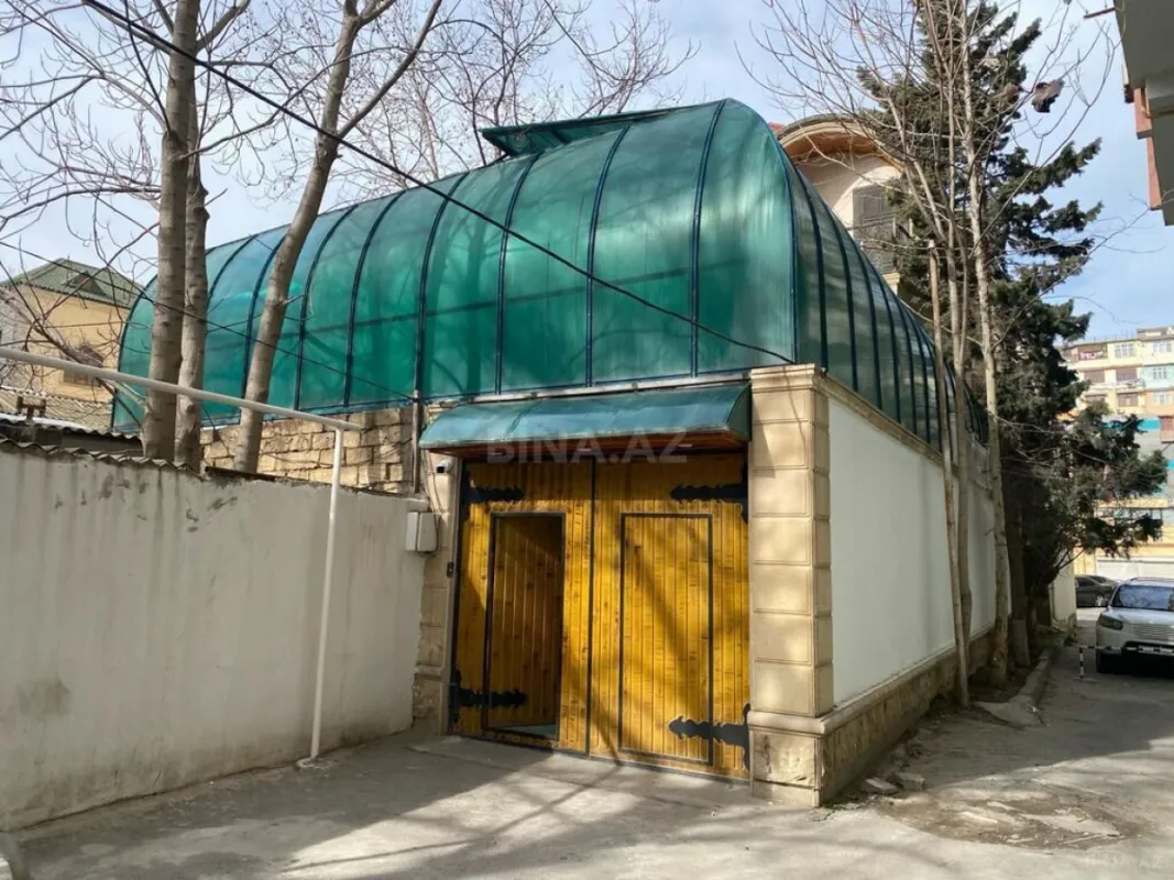 Satılır 8 otaqlı həyət evi 450 m²