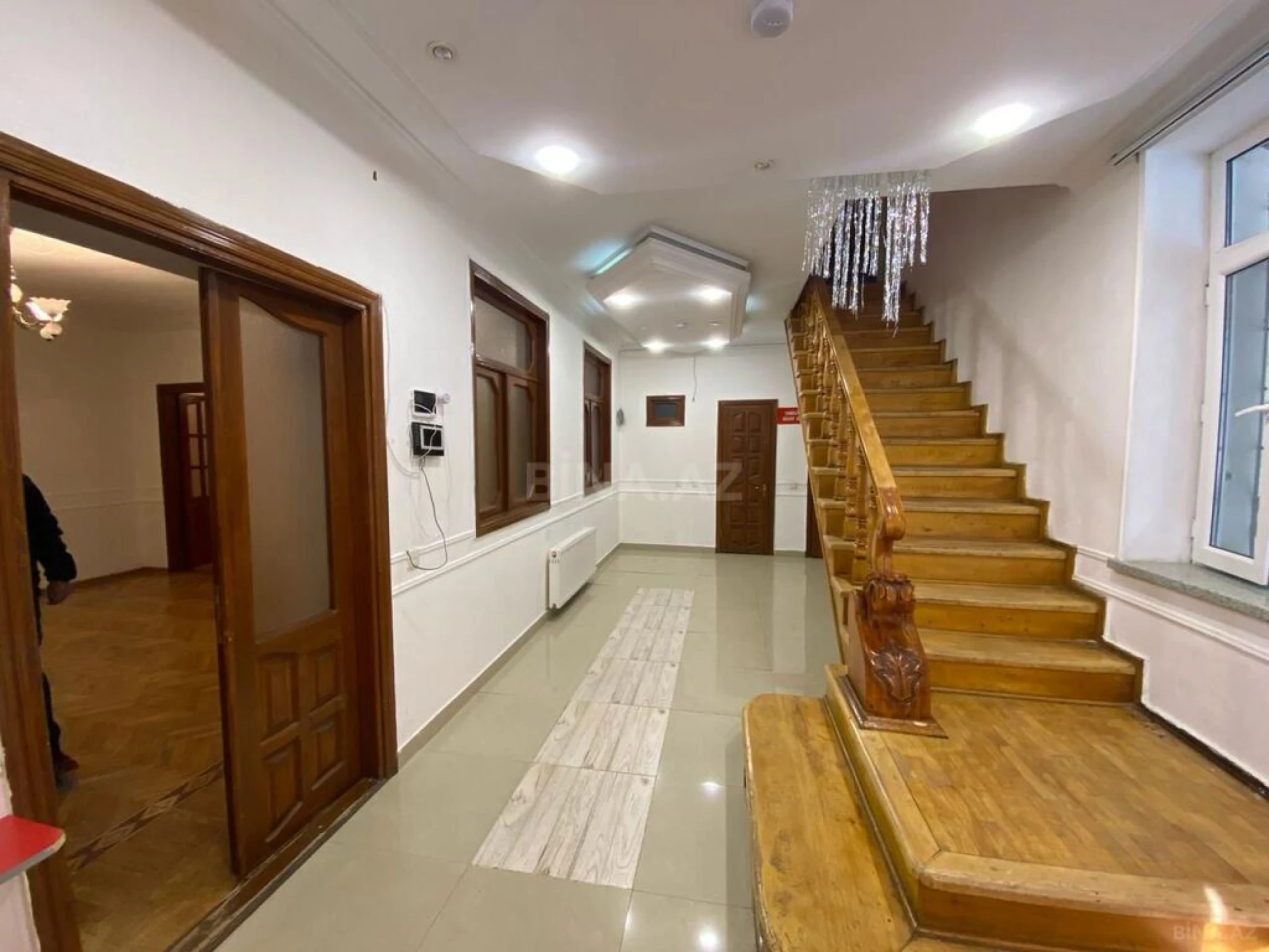 Satılır 8 otaqlı həyət evi 450 m²