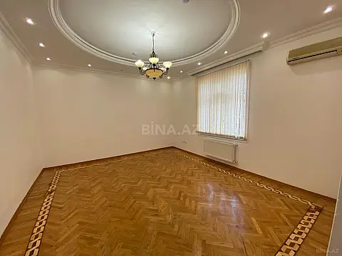 Satılır 8 otaqlı həyət evi 450 m²