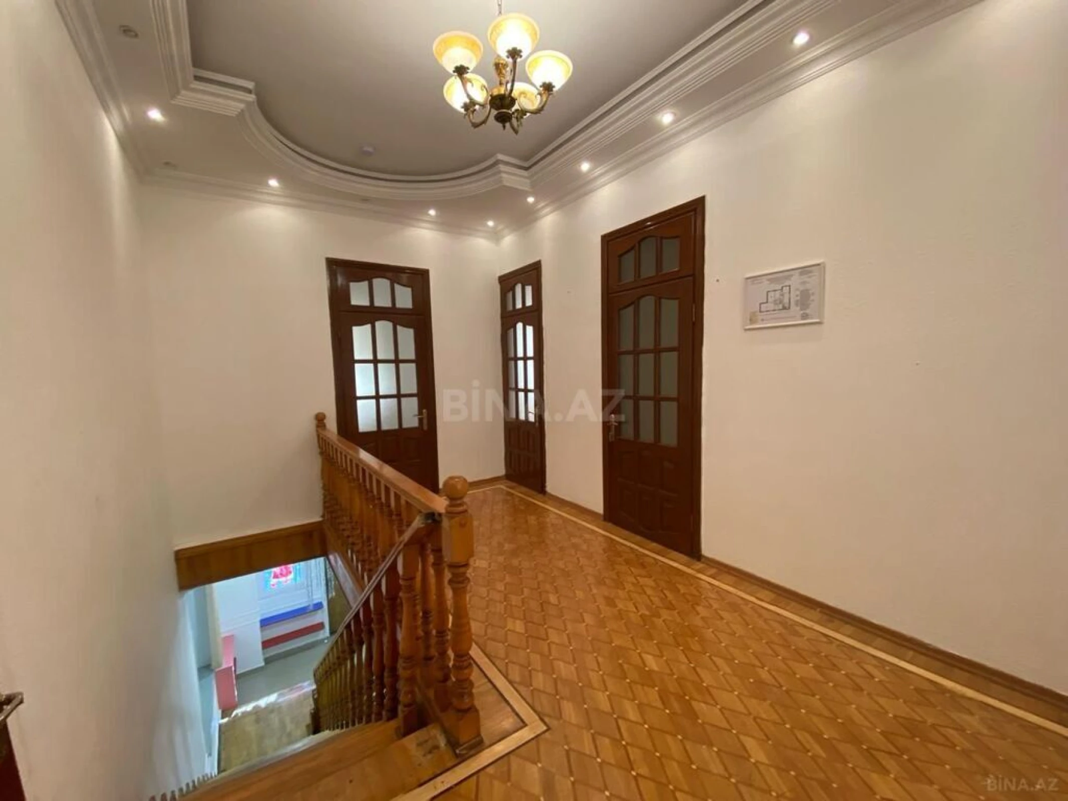 Satılır 8 otaqlı həyət evi 450 m²