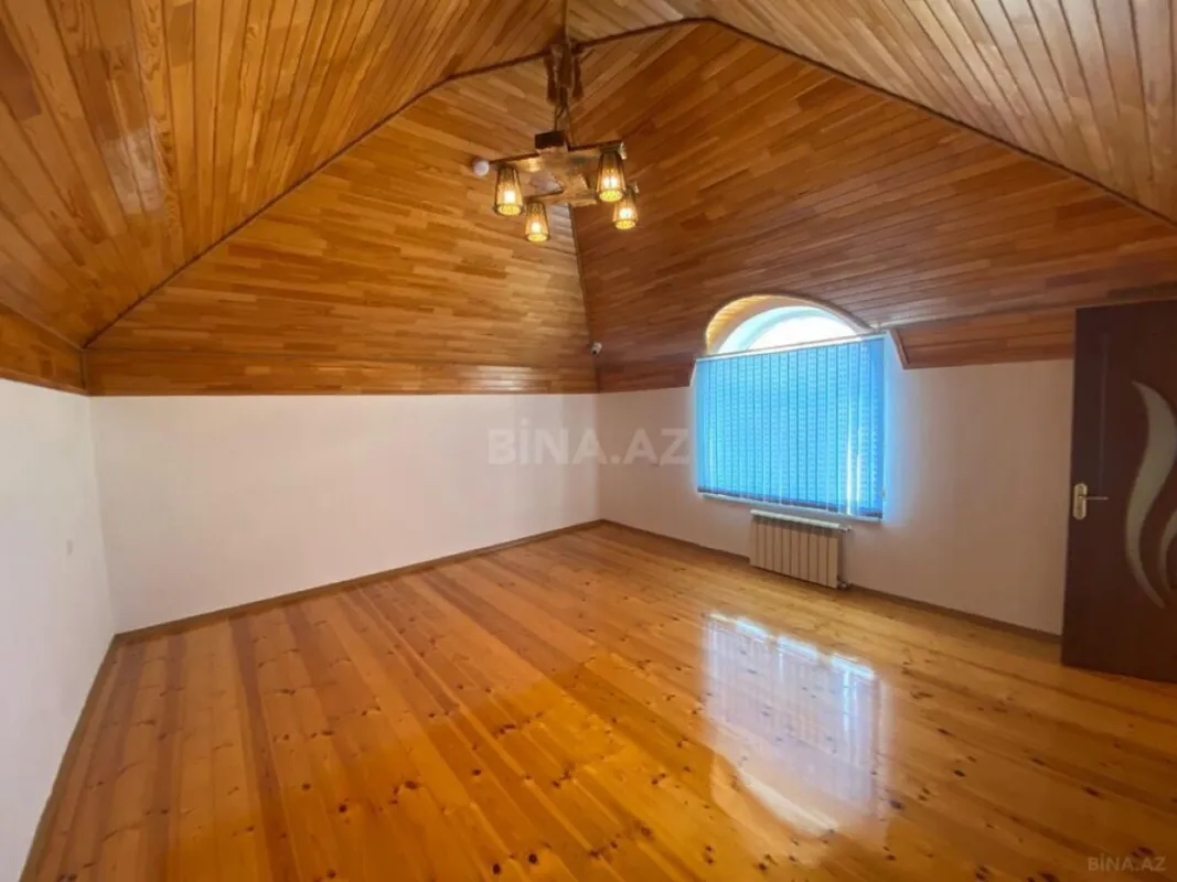 Satılır 8 otaqlı həyət evi 450 m²