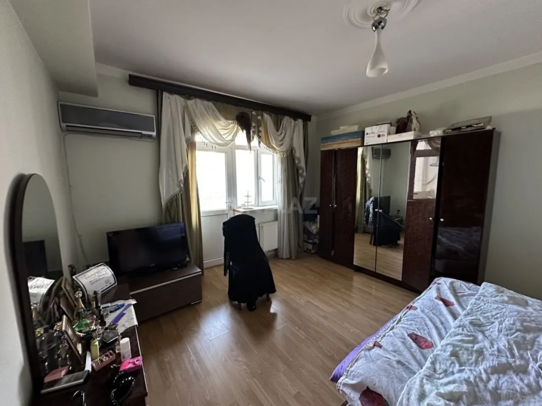 Satılır 3 otaqlı mənzil 110 m²