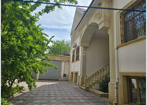 Satılır 11 otaqlı həyət evi 1050 m²