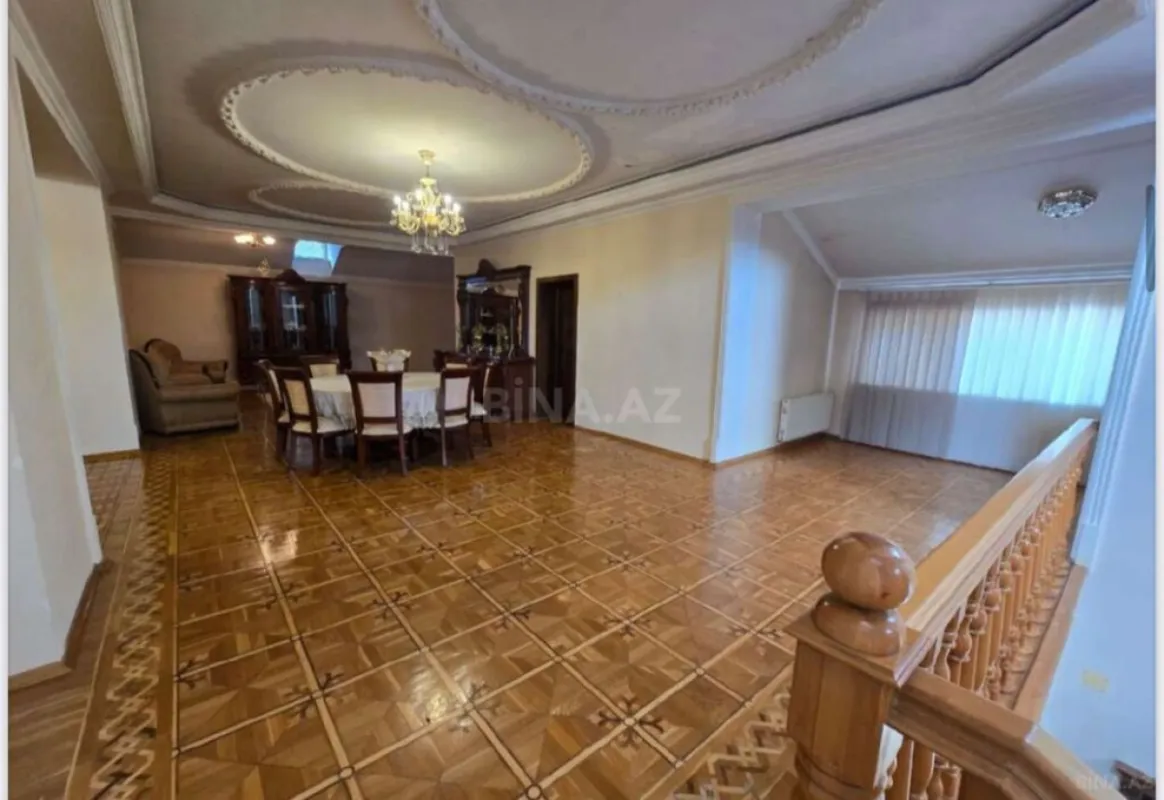 Satılır 11 otaqlı həyət evi 1050 m²