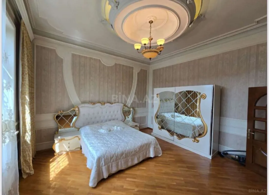 Satılır 11 otaqlı həyət evi 1050 m²