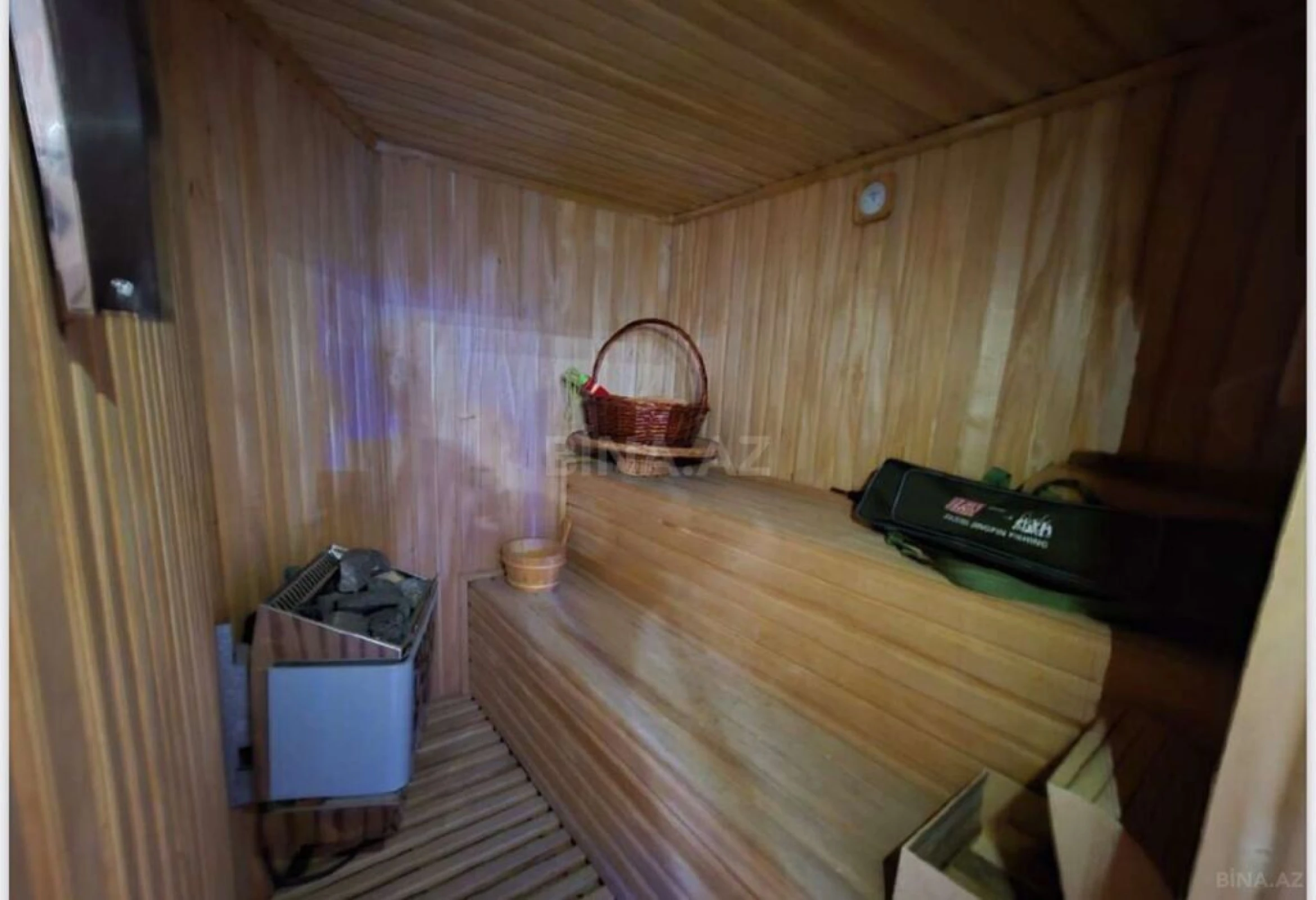 Satılır 11 otaqlı həyət evi 1050 m²