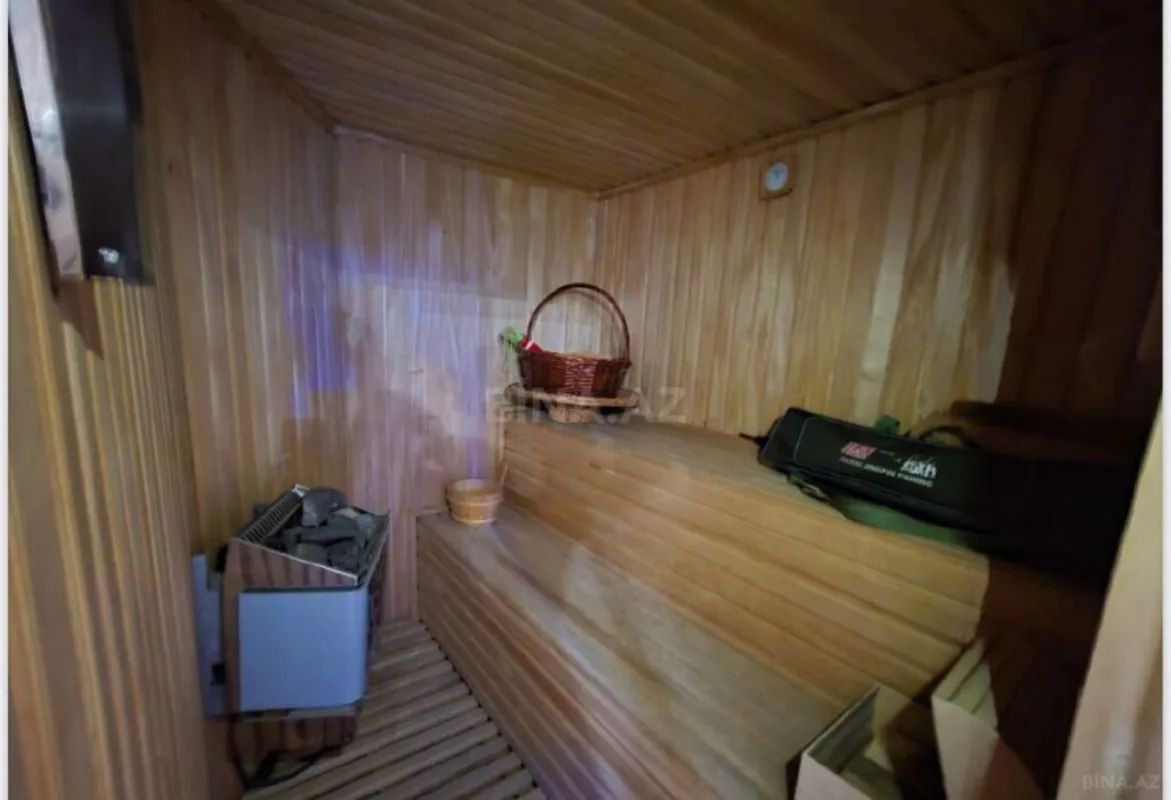 Satılır 11 otaqlı həyət evi 1050 m²