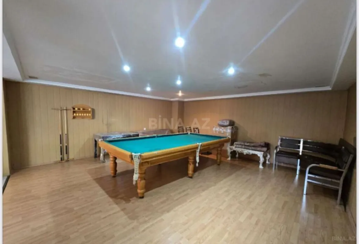 Satılır 11 otaqlı həyət evi 1050 m²