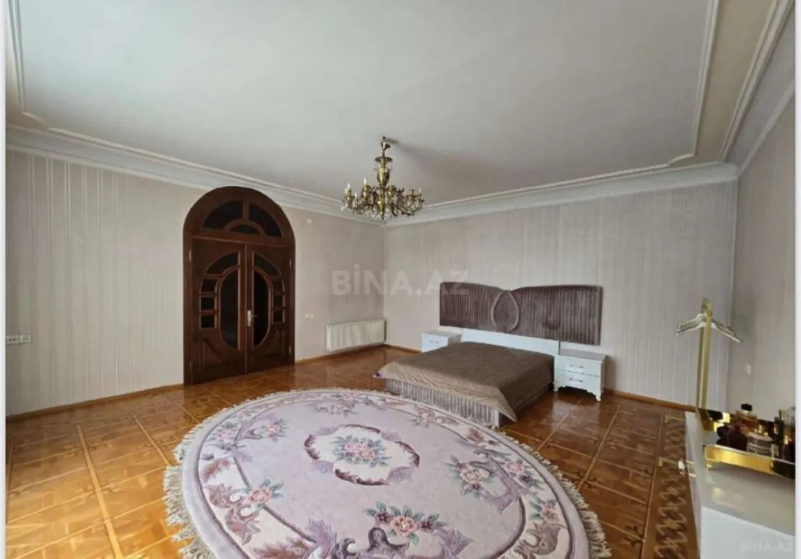 Satılır 11 otaqlı həyət evi 1050 m²