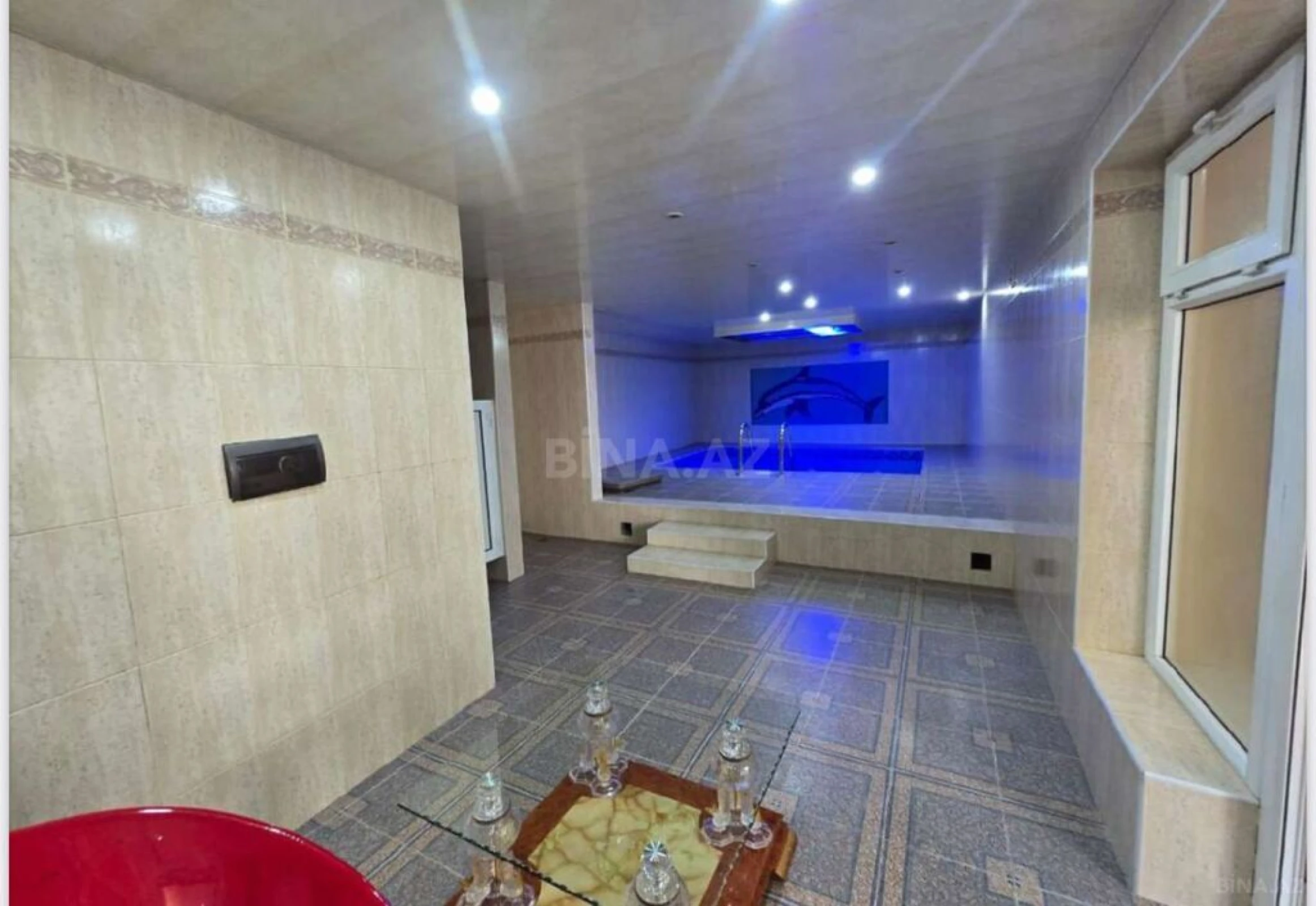 Satılır 11 otaqlı həyət evi 1050 m²