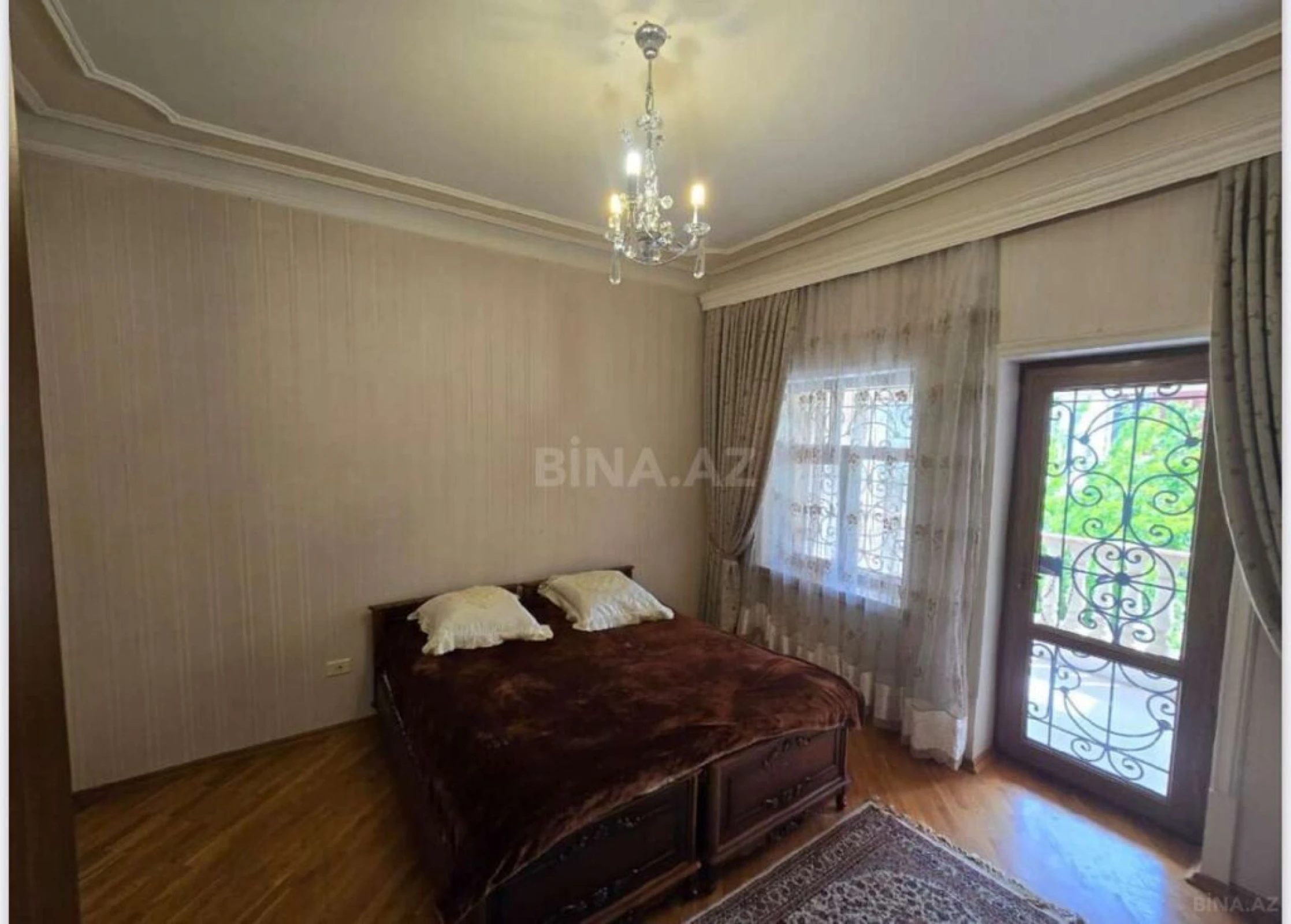Satılır 11 otaqlı həyət evi 1050 m²
