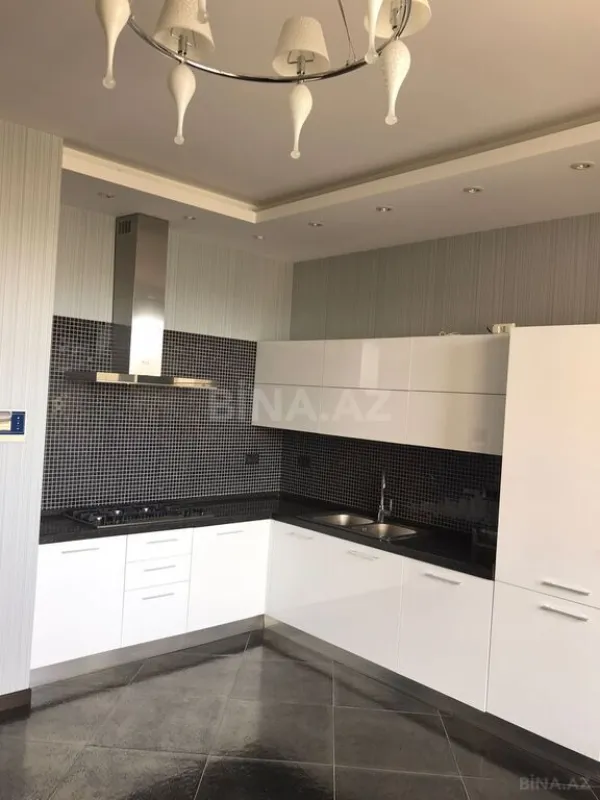 Satılır 3 otaqlı mənzil 127 m²