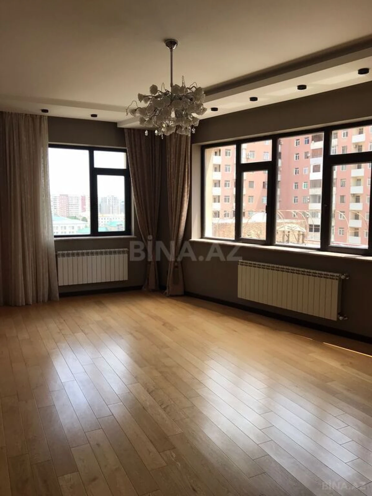 Satılır 3 otaqlı mənzil 127 m²
