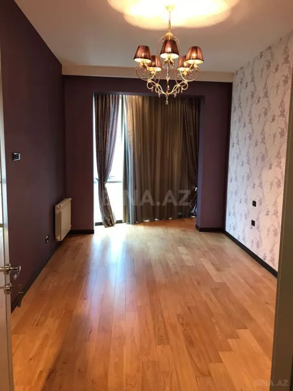 Satılır 3 otaqlı mənzil 127 m²