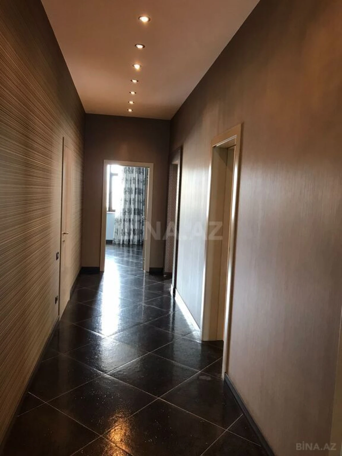 Satılır 3 otaqlı mənzil 127 m²