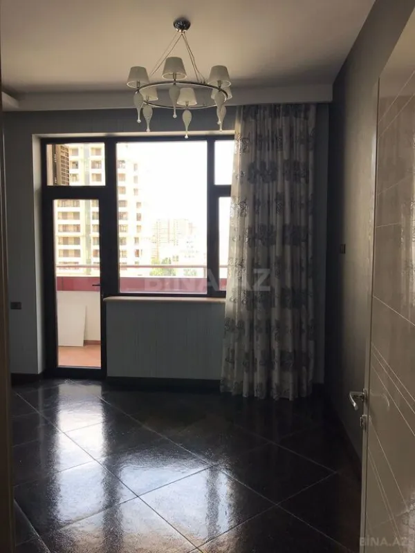 Satılır 3 otaqlı mənzil 127 m²