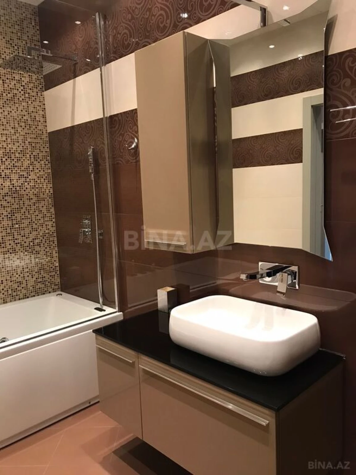 Satılır 3 otaqlı mənzil 127 m²