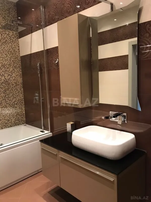 Satılır 3 otaqlı mənzil 127 m²