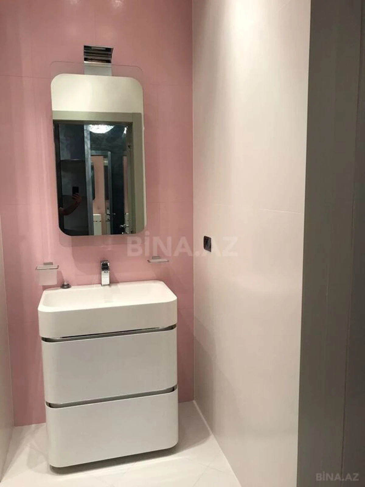 Satılır 3 otaqlı mənzil 127 m²