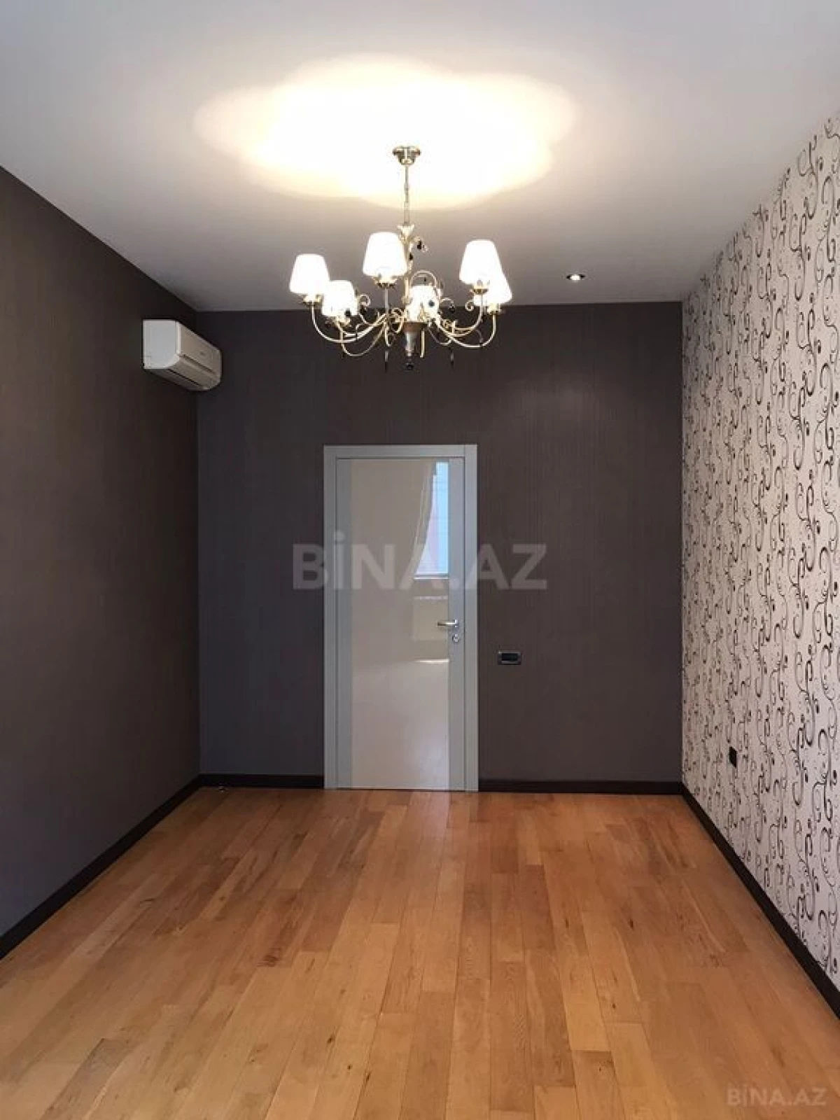 Satılır 3 otaqlı mənzil 127 m²