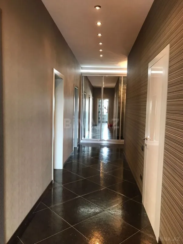 Satılır 3 otaqlı mənzil 127 m²