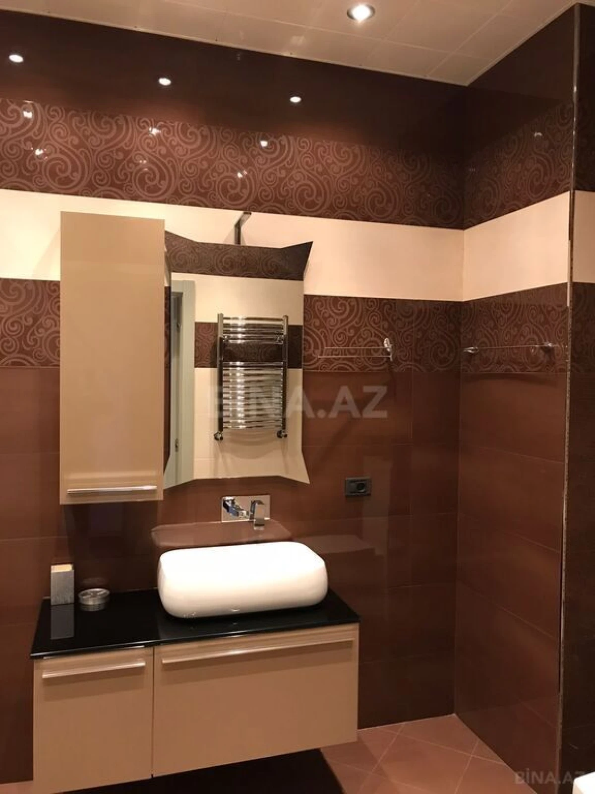Satılır 3 otaqlı mənzil 127 m²