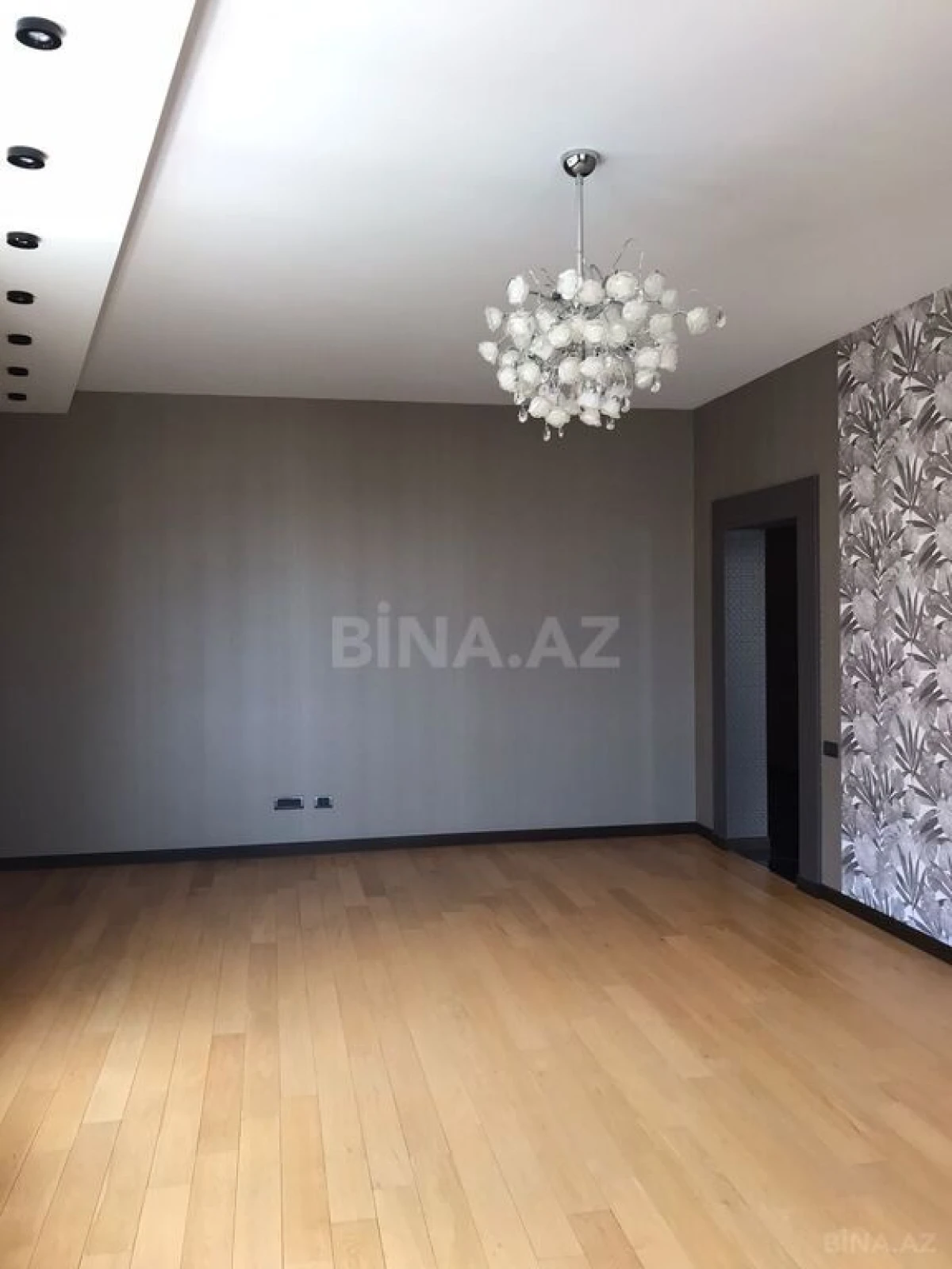 Satılır 3 otaqlı mənzil 127 m²