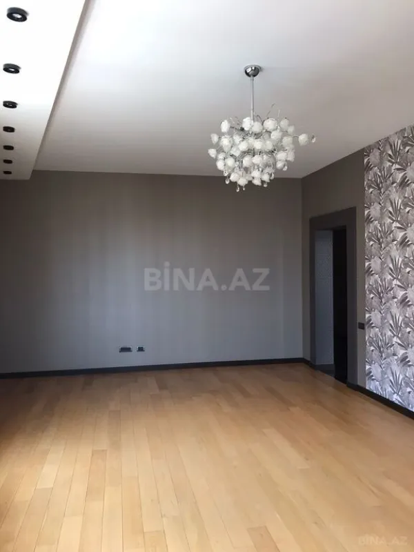 Satılır 3 otaqlı mənzil 127 m²
