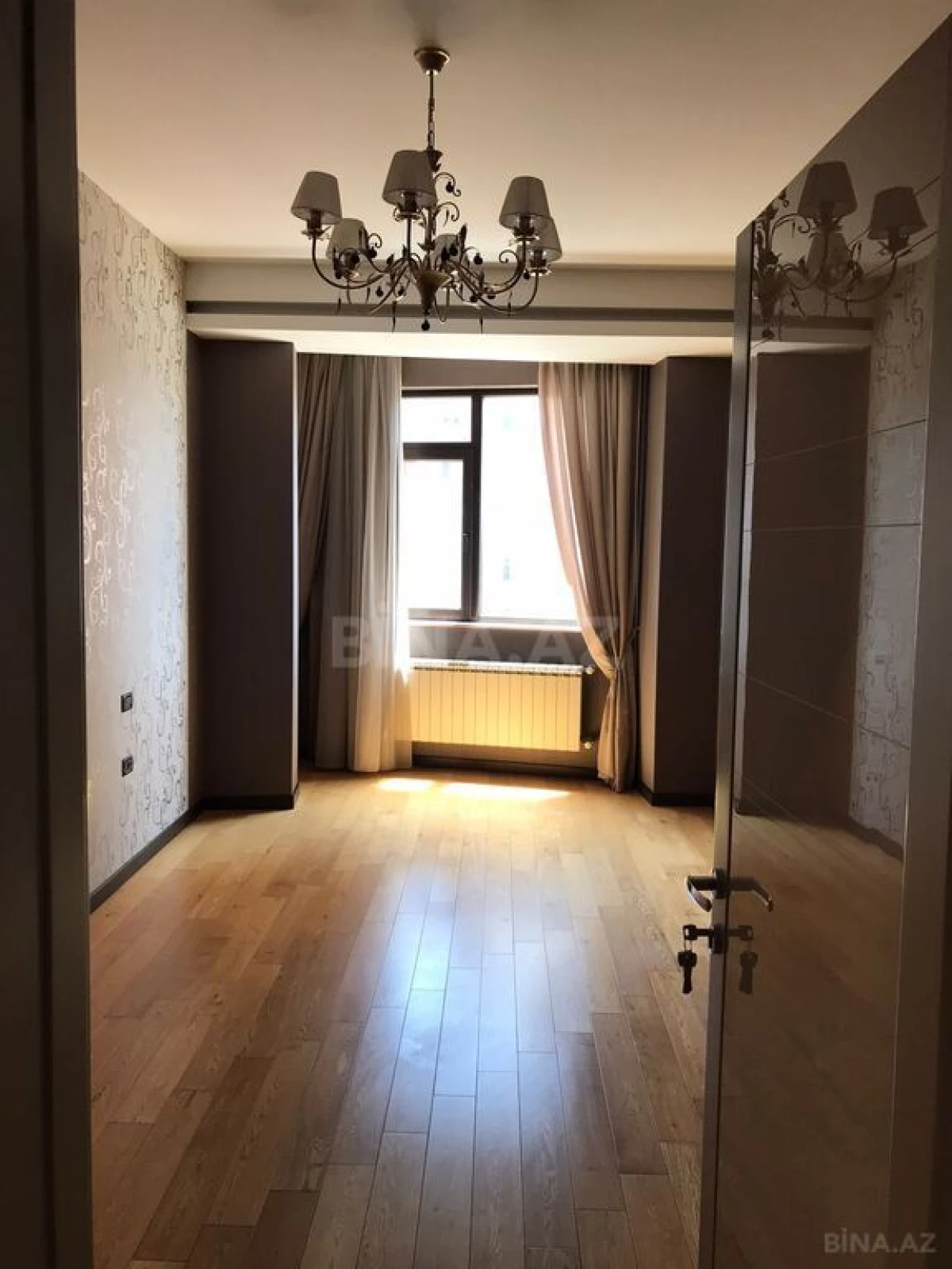 Satılır 3 otaqlı mənzil 127 m²