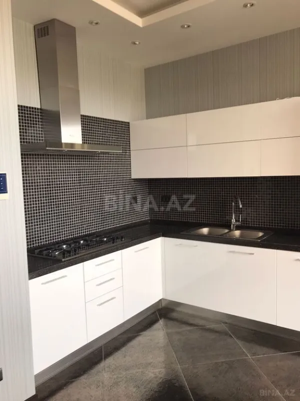 Satılır 3 otaqlı mənzil 127 m²