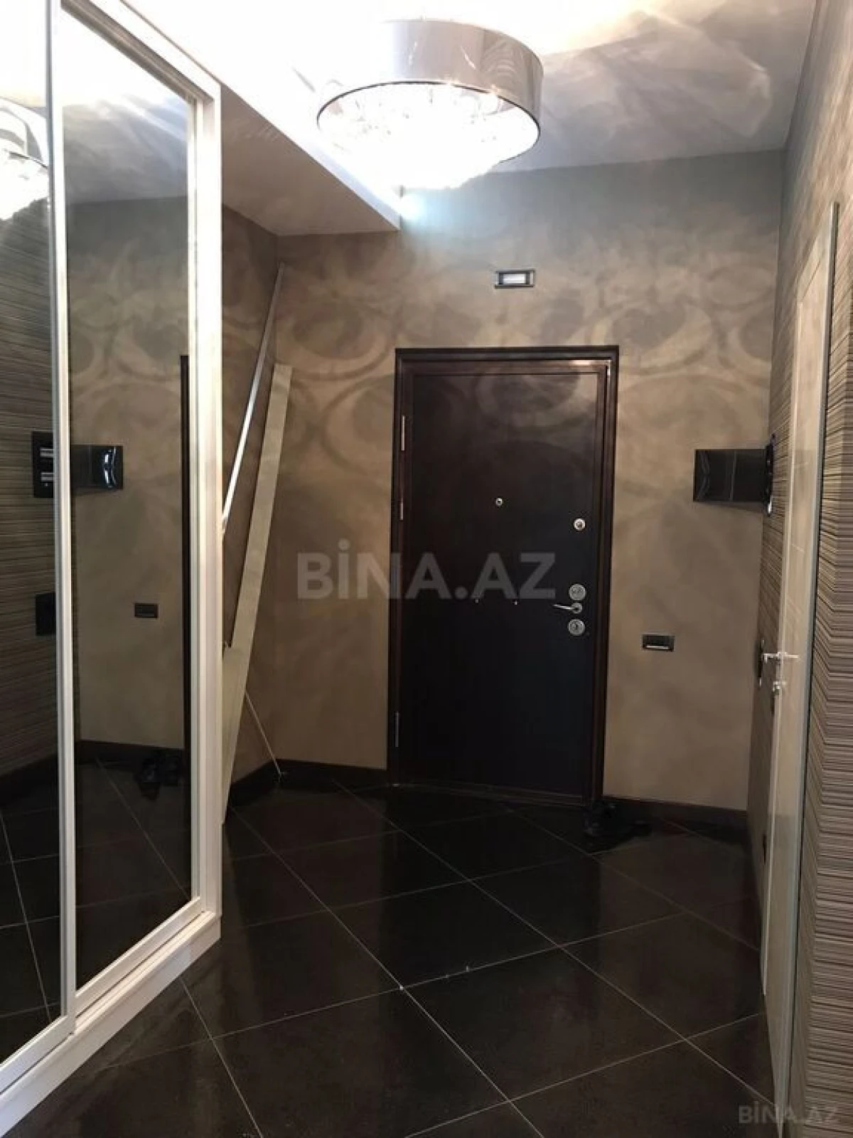 Satılır 3 otaqlı mənzil 127 m²