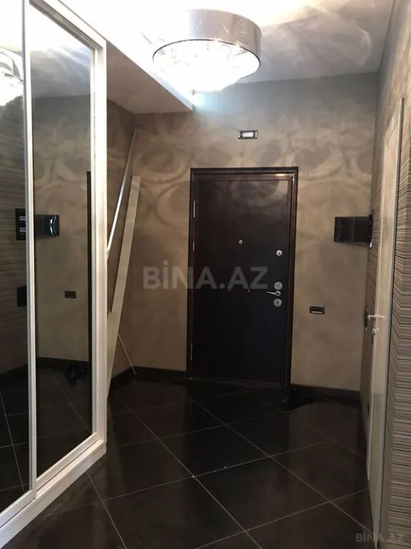 Satılır 3 otaqlı mənzil 127 m²