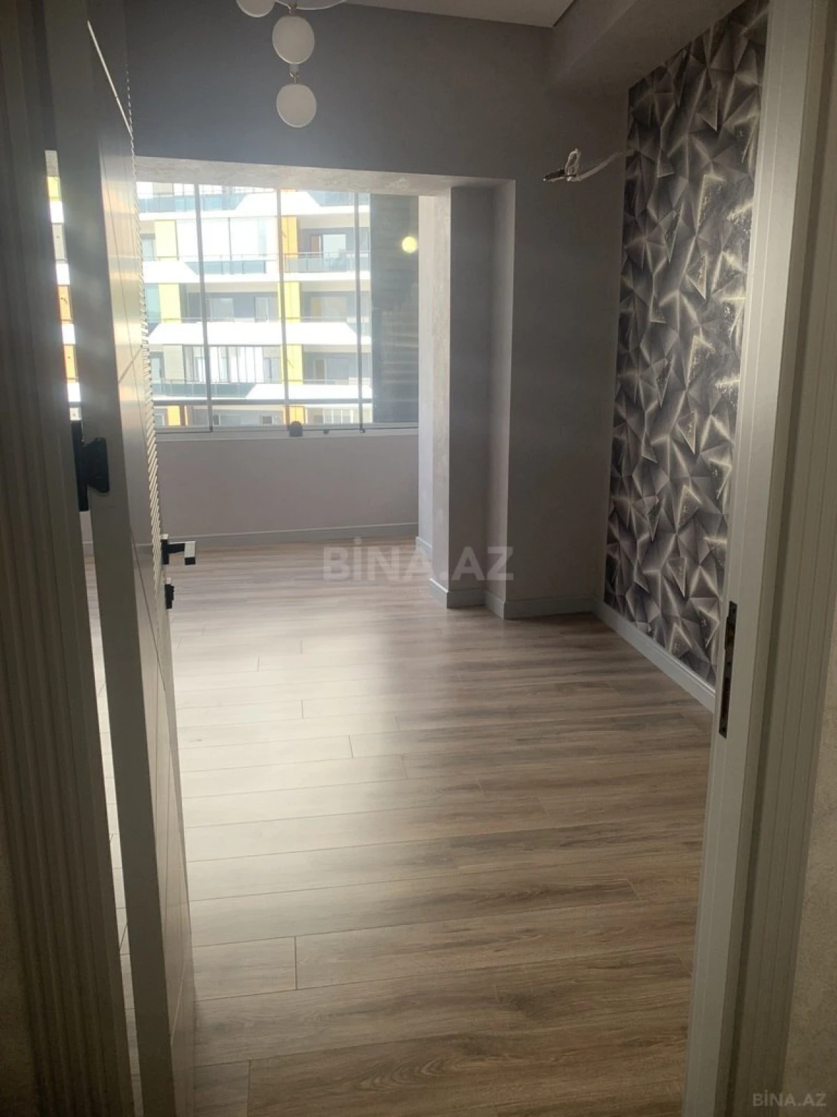 Satılır 4 otaqlı mənzil 182 m²