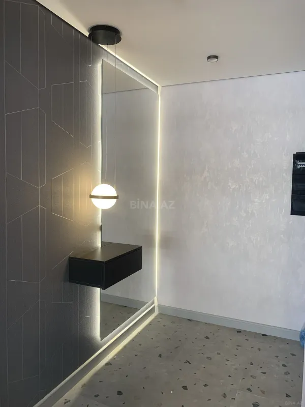 Satılır 4 otaqlı mənzil 182 m²
