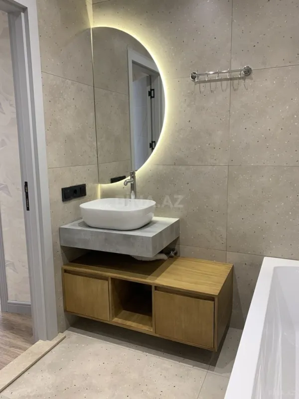 Satılır 4 otaqlı mənzil 182 m²