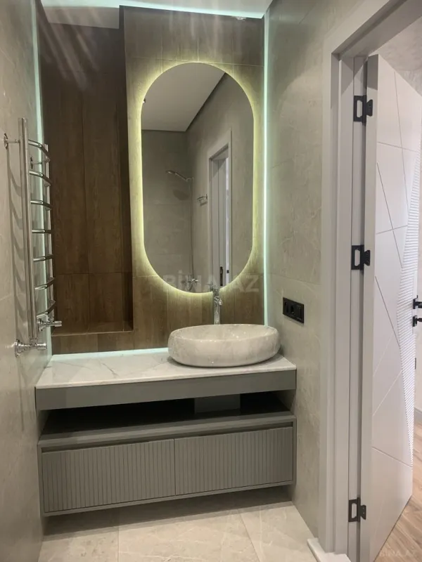 Satılır 4 otaqlı mənzil 182 m²