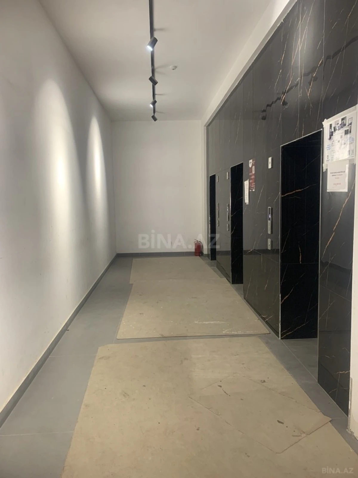 Satılır 4 otaqlı mənzil 182 m²