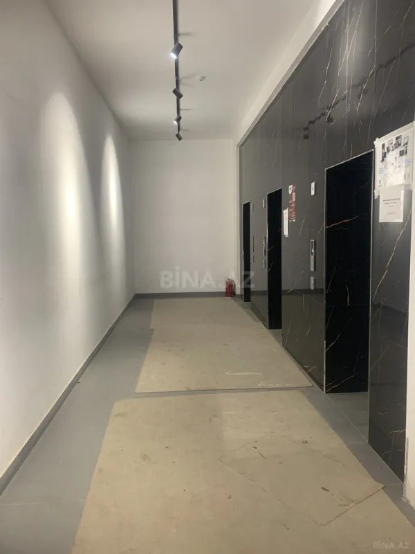 Satılır 4 otaqlı mənzil 182 m²